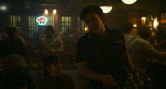 Кадр з фільму Ніжний бар