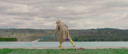 Кадр з фільму Ковтай