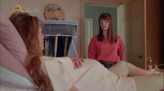 Кадр з фільму Багаті на любов