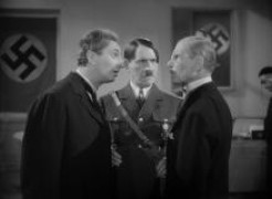 Кадр з фільму Бути чи не бути