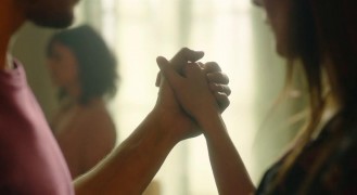 Кадр з фільму Він і вона