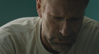 Кадр з фільму Гуркіт крізь темряву