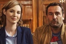 Кадр з фільму Під одним дахом