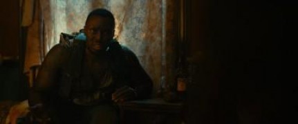 Кадр з фільму Хижачка