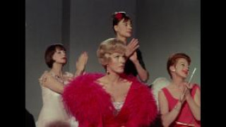 Кадр з фільму Не кажучи вже про всіх цих жінок