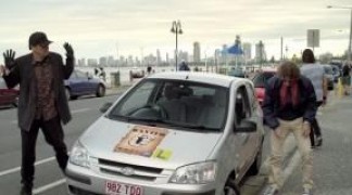 Кадр з фільму Скажені перегони