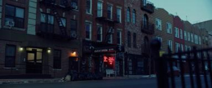 Кадр з фільму Над тінями