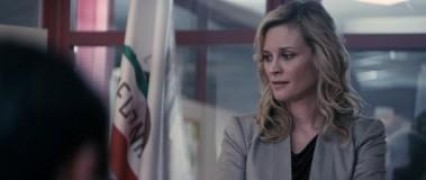 Кадр з фільму Клин клином