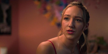 Кадр з фільму Висока Дівчина 2