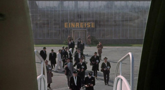 Кадр з фільму Розірвана завіса