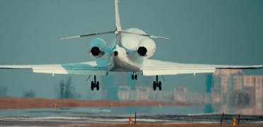 Кадр з фільму Не той Париж