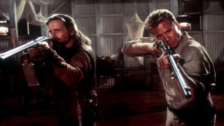 Кадр з фільму Привид та Пітьма