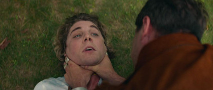 Кадр з фільму Низько