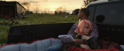 Кадр з фільму Життя за рік