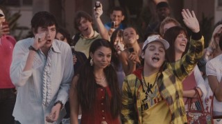 Кадр з фільму Поцілуночок