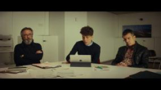 Кадр з фільму Офіційний конкурс