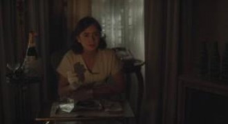 Кадр з фільму Правила не застосовуються