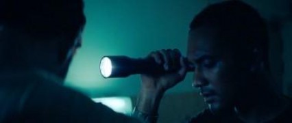 Кадр з фільму Палаючий острів