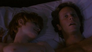 Кадр з фільму Самотня біла жінка