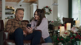 Кадр з фільму Усе, що мені потрібно на Різдво