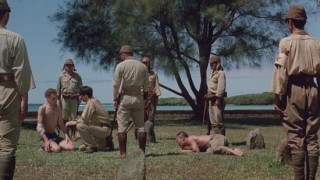 Кадр з фільму Щасливого різдва, містере Лоуренс