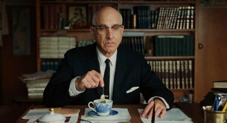 Кадр з фільму Серйозна людина