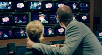 Кадр з фільму Він знову тут