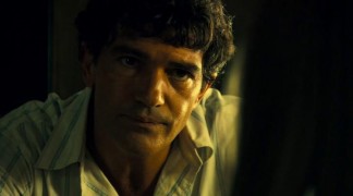 Кадр з фільму Місто на кордоні