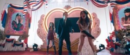 Кадр з фільму Корпорація "Війна"