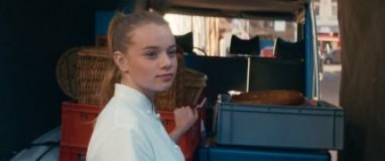 Кадр з фільму Так близько до горизонту