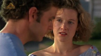 Кадр з фільму Далеко від дому