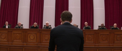 Кадр з фільму Жінка в золотому