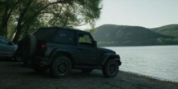 Кадр з фільму Дика річка