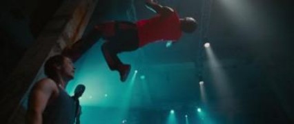 Кадр з фільму Запали цей світ