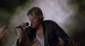 Кадр з фільму Кохання на острові