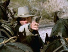 Кадр з фільму Важка земля