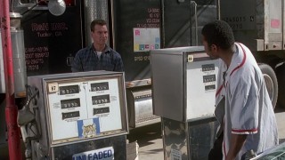 Кадр з фільму Чорний пес