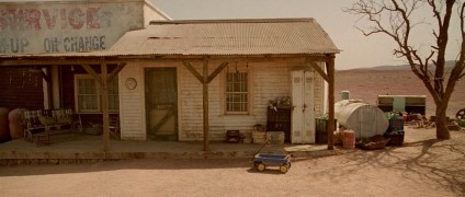 Кадр з фільму Пагорби мають очі