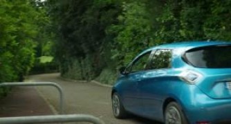 Кадр з фільму Божевільні сусіди