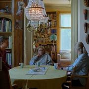 Кадр з фільму Мене від себе верне