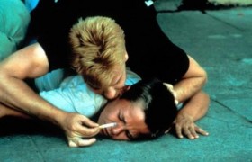 Кадр з фільму Залишайся зі мною