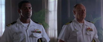 Кадр з фільму Багряний приплив