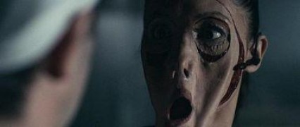 Кадр з фільму Привид будинку на пагорбі. Повернення