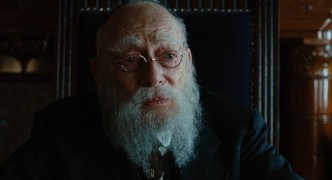 Кадр з фільму Серйозна людина