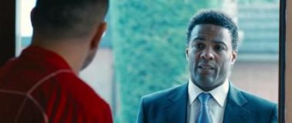 Кадр з фільму Фабрика футбольних хуліганів