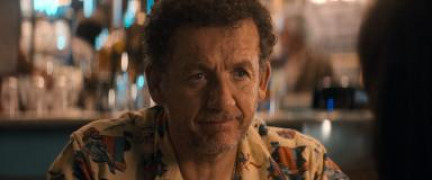 Кадр з фільму Наречений з all inclusive