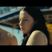 Кадр з фільму Небезпечна тварина