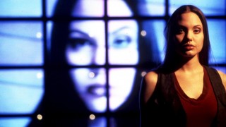 Кадр з фільму Кіборг 2