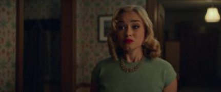 Кадр з фільму Місіс Гарріс їде у Париж