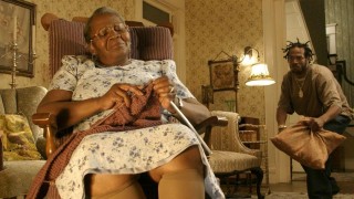 Кадр з фільму Замочити бабцю